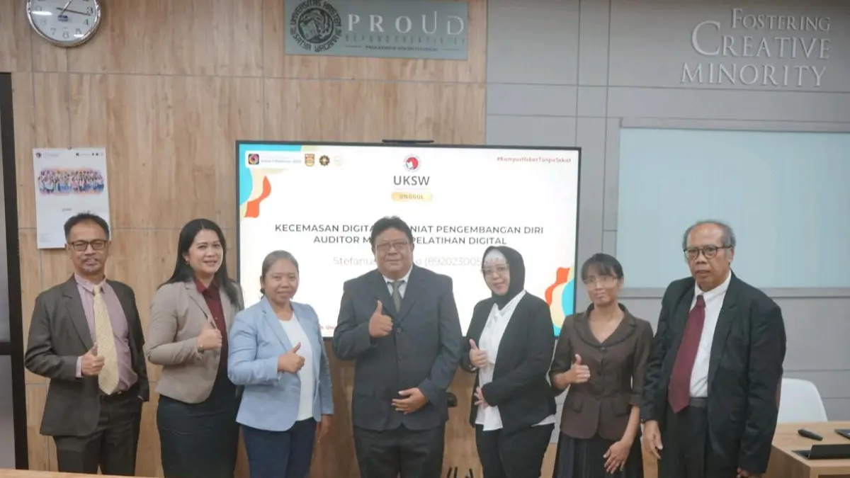 Foto bersama doktor pertama dan para penguji di program DIA UKSW