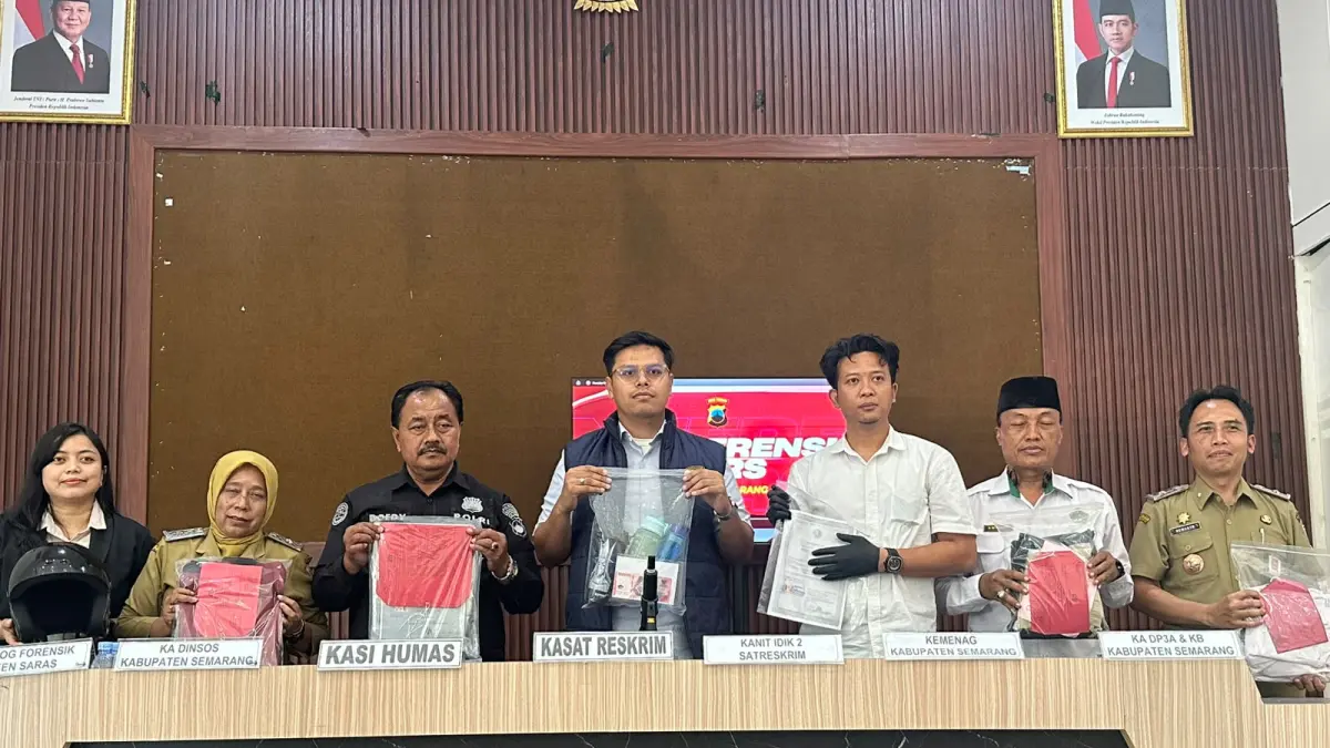 Kasat Reskrim Polres Semarang AKP Bodia Teja Lelana saat menunjukan barang bukti kasus pencabulan di Mapolres Semarang.