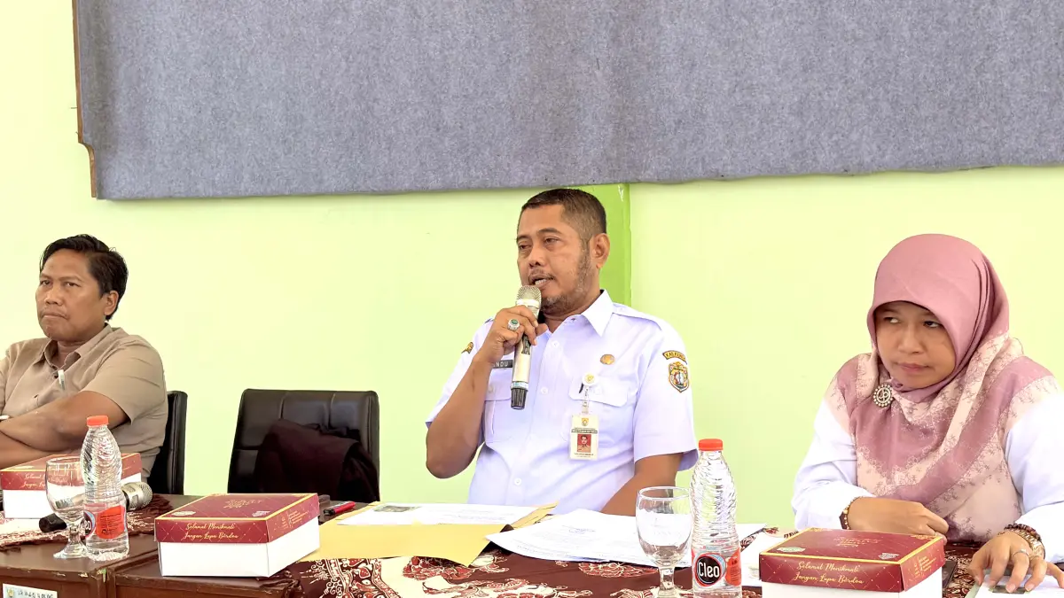 SAMBUTAN: Kepala Dinas Pertanian dan Pangan Kabupaten Kendal, Pandu Rapriat Rogojati, saat membuka Rapat Persiapan Kegiatan Bantuan Irigasi Perpipaan dan Bangunan Konservasi di Aula Dinas Pertanian dan Pangan Kabupaten Kendal, Rabu (1/7/2026). (BUDI SETIYAWAN/RADARSEMARANG)