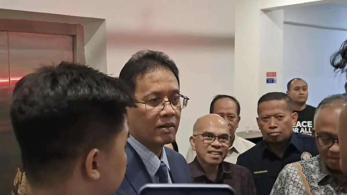 Menteri Keuangan Purbaya Yudi Sudewa memberikan keterangan usai kuliah umum di Undip, Jumat (3/7/2026). (IDA FADILAH/JAWA POS RADAR SEMARANG)