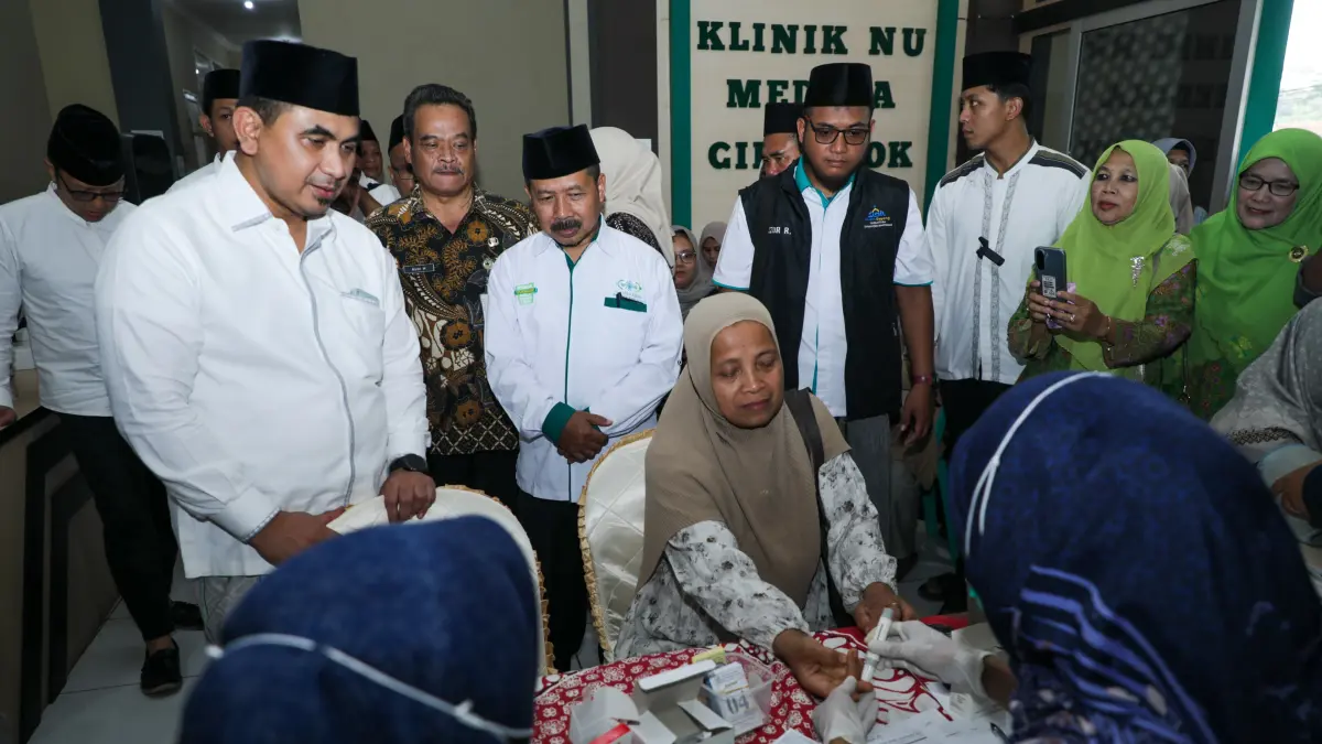 Wakil Gubernur Jawa Tengah, Taj Yasin Maimoen saat meninjau pelaksanaan program Dokter Spesialis Keliling (Speling) di Klinik NU Medika Cilongok, Kabupaten Banyumas.