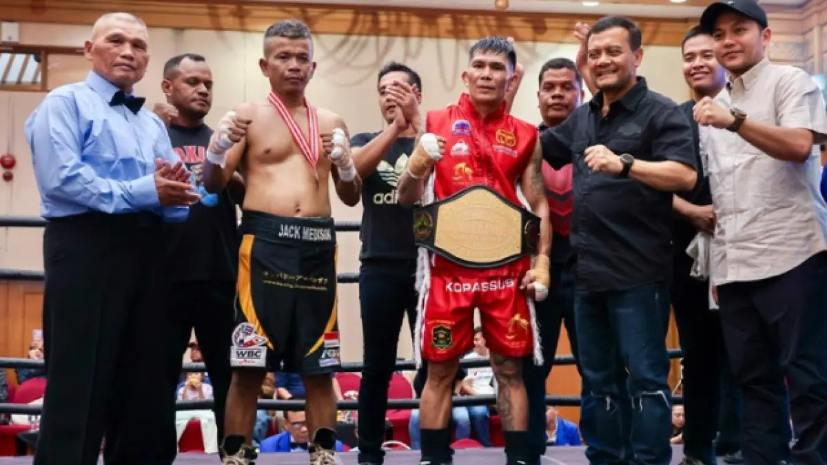 Gubernur Ahmad Luthfi membuka Kejurnas Tinju memperebutkan Sabuk Emas Gubernur Jawa Tengah dan Sabuk Emas Asosiasi Tinju Indonesia (ATI).