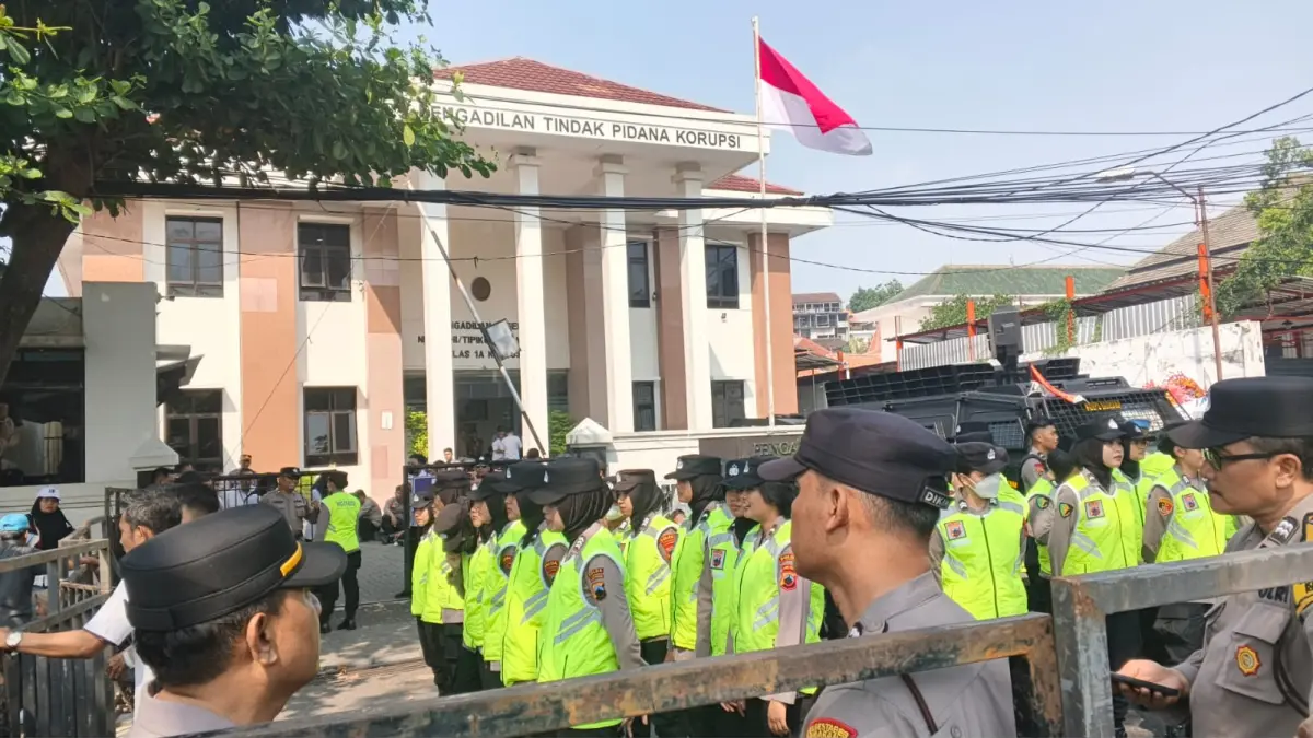 Meski massa pendukung Sudewo lebih sedikit, Polisi tetap jaga ketat sidang Sudewo (Sulistiono) 