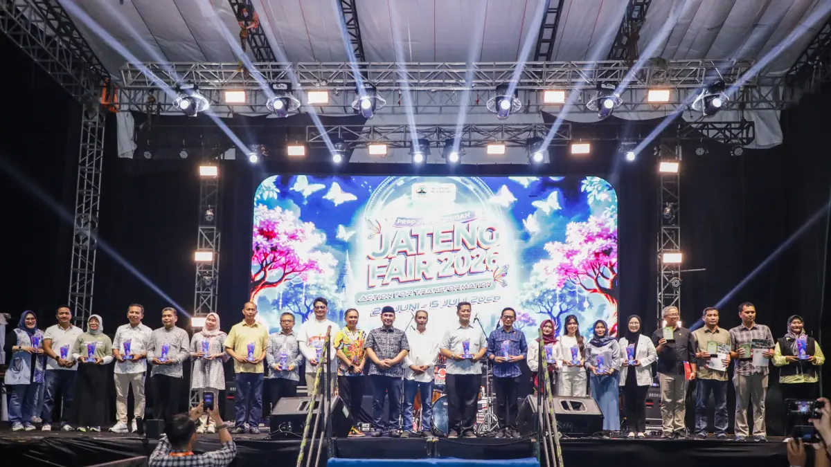 Wakil Gubernur Jawa Tengah Taj Yasin Maimoen secara resmi menutup gelaran Jateng Fair 2026 di area PRPP Kota Semarang pada Minggu malam (5/7).
