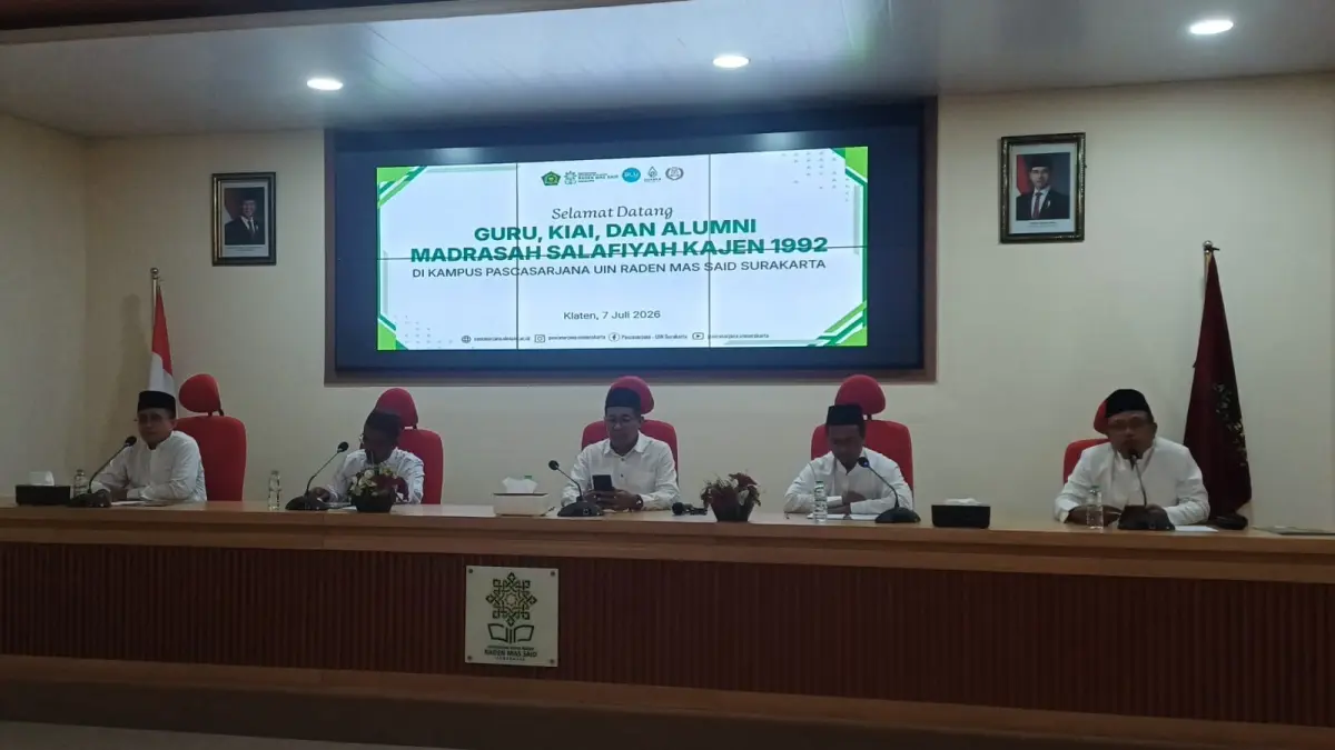 DOA BERSAMA: Pertemuan guru, kiai, dan alumni Madrasah Salafiyah Kajen angkatan 1992 yang digelar di Kampus Pascasarjana UIN Raden Mas Said (UIN RMS) Surakarta, Senin 7 Juli 2026.
