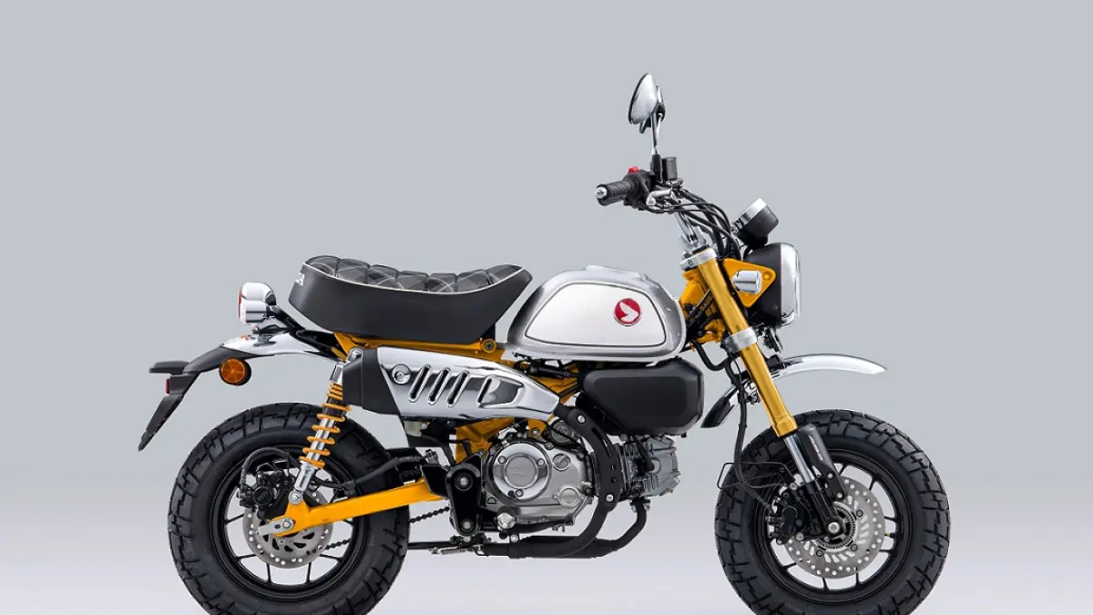 Honda Monkey dengan penyegaran terbaru, lebih fresh tapi tidak meninggalkan identitasnya sebagai motor bergaya klasik. (Jawa Pos)