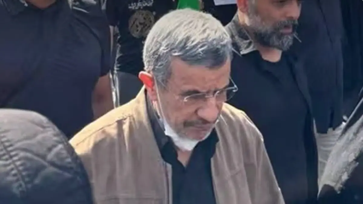 Mantan Presiden Iran Mahmoud Ahmadinejad tampil di publik untuk pertama kalinya dalam beberapa bulan terakhir dengan menghadiri prosesi pemakaman kenegaraan mantan Pemimpin Tertinggi Ayatollah Ali Khamenei di Teheran.&nbsp;