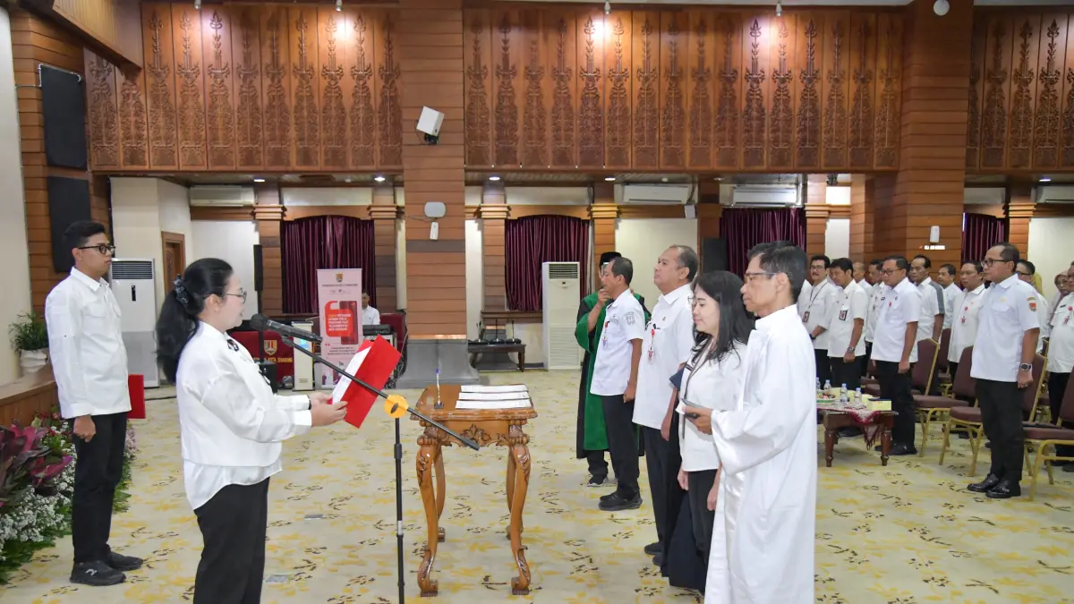 PELANTIKAN : Wali Kota Semarang, Agustina Wilujeng ketika melakukan pelantikan pejabat eselon II hingga IV