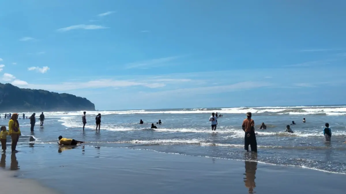 Viral di Medsos! Pesona Lereng Gunung dan Pantai Bantul Bikin Wisatawan Rela Antre Berjam-jam.
