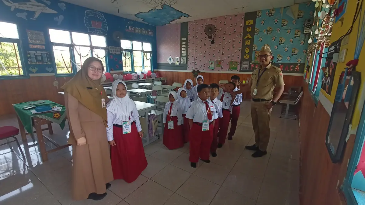 BERMAIN BERSAMA : MPLS di SDN Mangunharjo, sempat diwarnai dengan pemadaman listrik namun tetap menyenangkan bagi siswa baru
