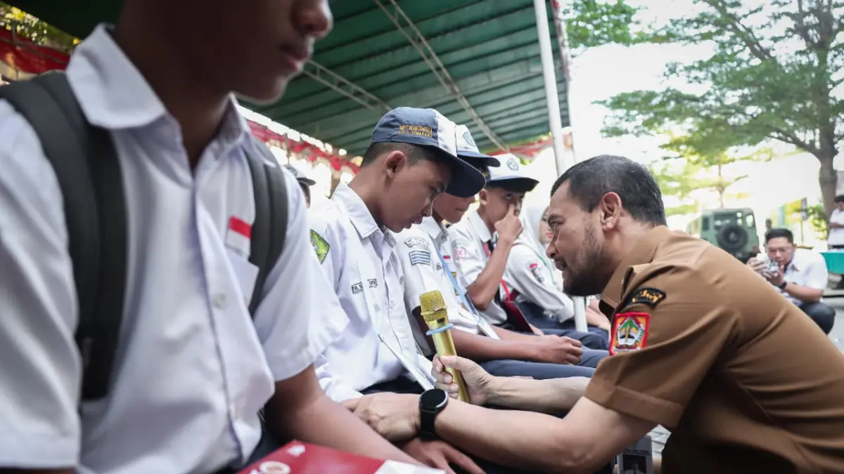  Gubernur Jawa Tengah Ahmad Luthfi meninjau langsung pelaksanaan hari pertama pembelajaran Program Sekolah Kemitraan Pemprov Jateng di SMA Laboratorium UPGRIS, Kota Semarang, Senin, 13 Juli 2026.&nbsp; (IST)