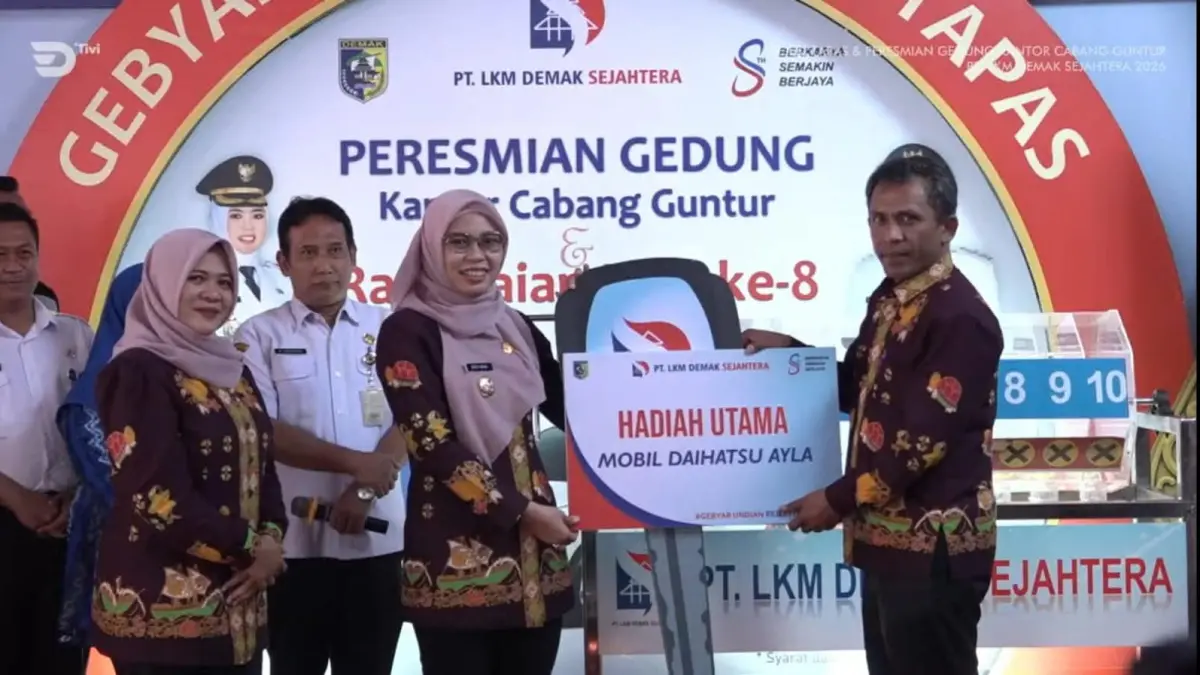 Bupati Demak dr Eisti