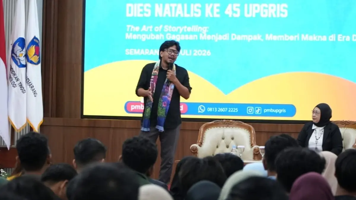 Konten Kreator Ferry Irwandi mengajak generasi muda menguasai seni bercerita di era AI di Dies Natalis ke-45 UPGRIS, Rabu (15/7)