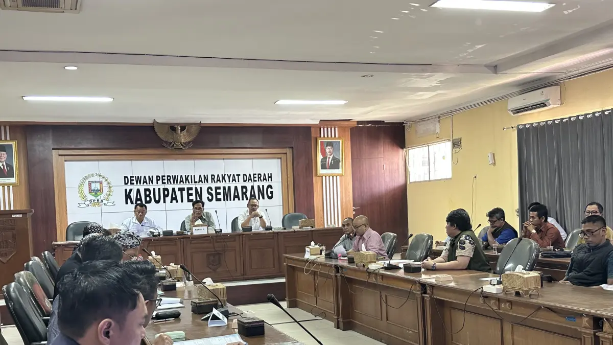 Puluhan warga datangi Kantor DPRD Kabupaten Semarang usai ditipu pengembang perumahan Bandarjo Village Permai.
