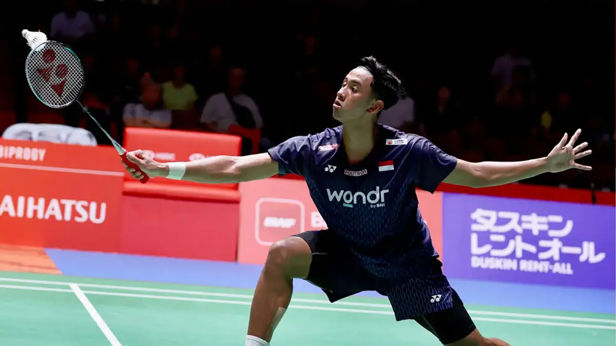 Alwi Farhan gagal melaju ke babak semifinal usai kalah dari wakil tuan rumah, Kodai Naraoka lewat pertarungan tiga gim 18-21, 22-20, 18-21.