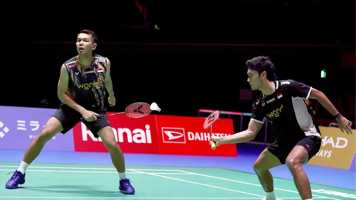 Fajar Alfian/Muhammad Shohibul Fikri menang mudah dan lolos ke babak semifinal Japan Open 2026 setelah mengandaskan wakil Inggris, Ben Lane/Sean Vendy dua gim langsung 22-20, 21-13.