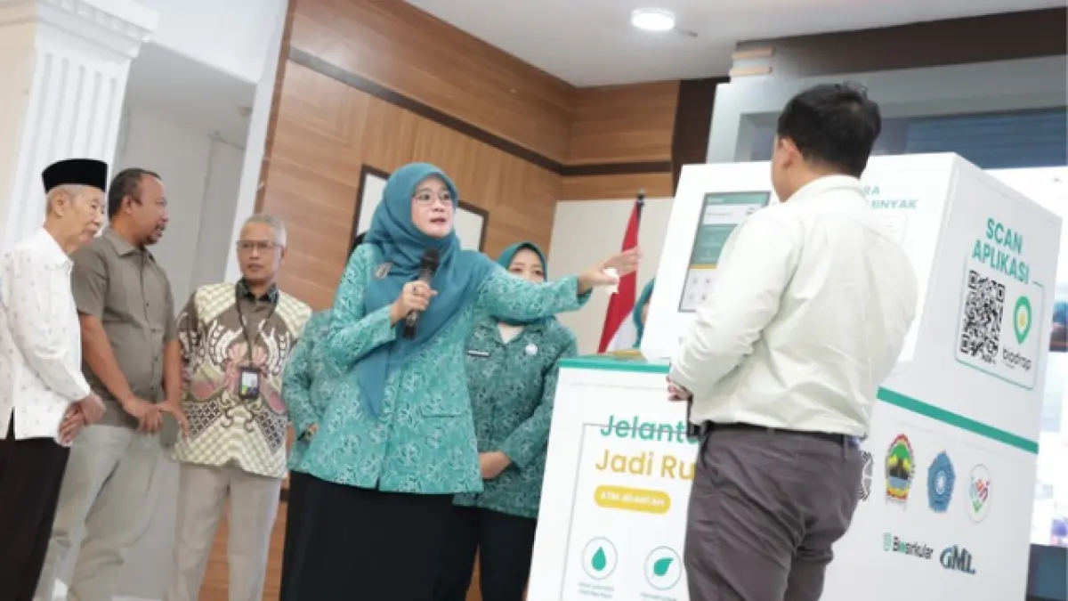 Ketua Tim Penggerak PKK Provinsi Jawa Tengah, Hj.Nawal Arafah Yasin,M.S.I,meluncurkan Gerakan Minyak Jelantah Jadi Rupiah, Jumat (17/7/2026).