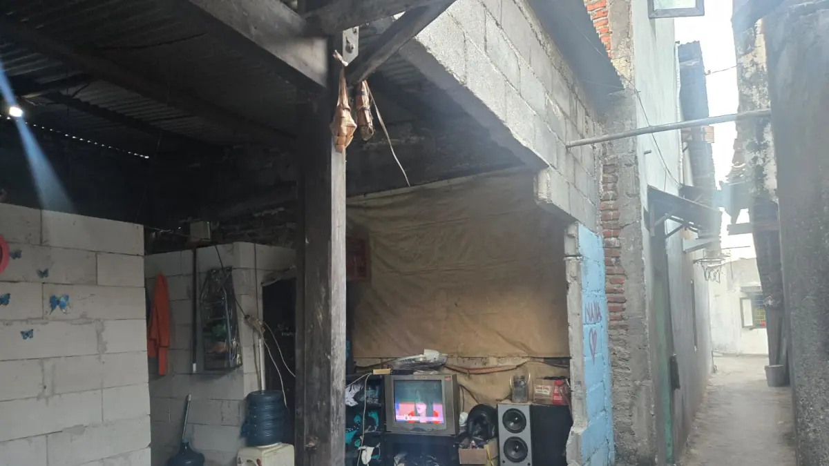 Rumah Eko dengan kondisi tembok ambrol buntut keributan dengan penagih pinjam koperasi 