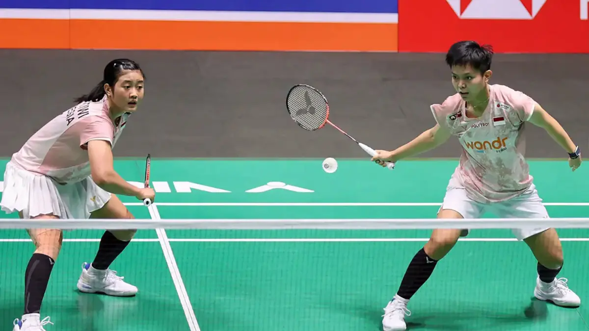Amallia Cahaya Pratiwi/Siti Fadia Silva Ramadhanti harus mengakui keunggulan ganda Jepang, Sayaka Hirota/Ayako Sakuramoto dengan skor 16-21, 4-21.