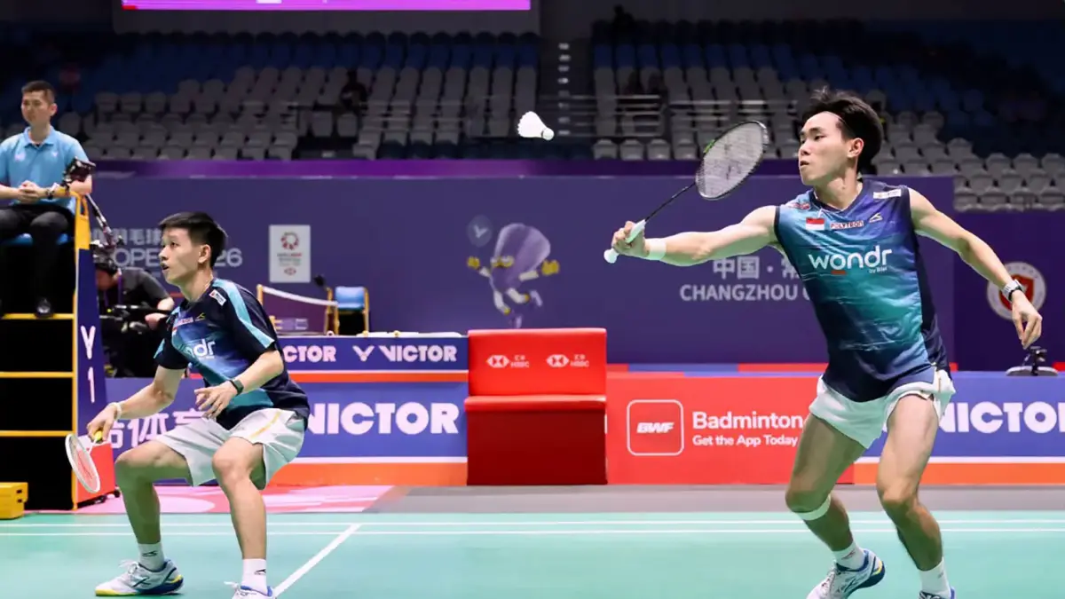 Pasangan muda Raymond Indra/NIkolaus Joaquin memastikan tiket ke babak 16 besar China Open 2026 usai menang rubber game 21-13, 19-21, 21-16 atas Feng-Chih Lee/Feng-Jen Lee (Chinese Taipei).