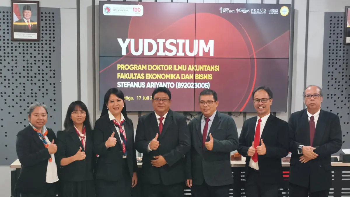 Prof Theresia Woro Damayanti bersama jajaran dari DIA FEB UKSW