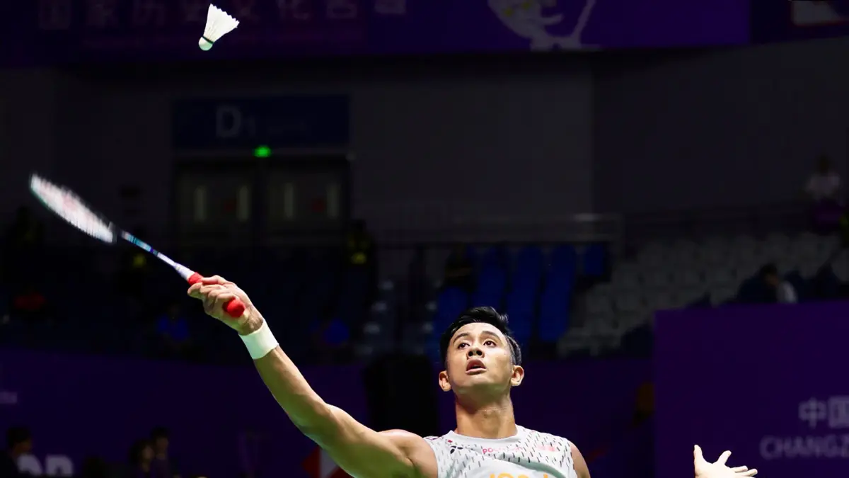 Meski sudah tampil maksimal, Alwi Farhan gagal mengatasi perlawanan wakil India, Ayush Shetty dengan skor 17-21, 21-5, 17-21.
