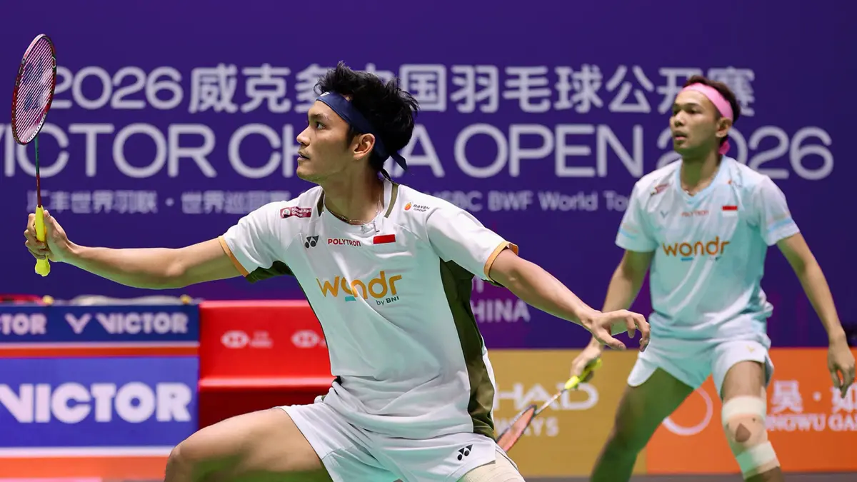 Ungulan kedua sekaligus juara bertahan Fajar Alfian/Muhammad Shohibul Fikri lolos ke babak 16 besar setelah mengatasi perlawan wakil tuan rumah, Huang Di/Liu Yang dengan skor 21-15, 20-22, 21-9.