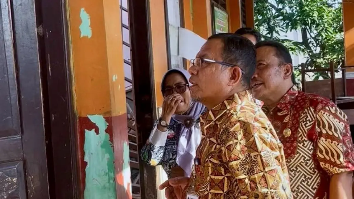 Kepala Dinas Pendidikan Jawa Tengah, Sadimin, usai meninjau langsung kondisi sekolah, Kamis (23/7/2026).&nbsp; 