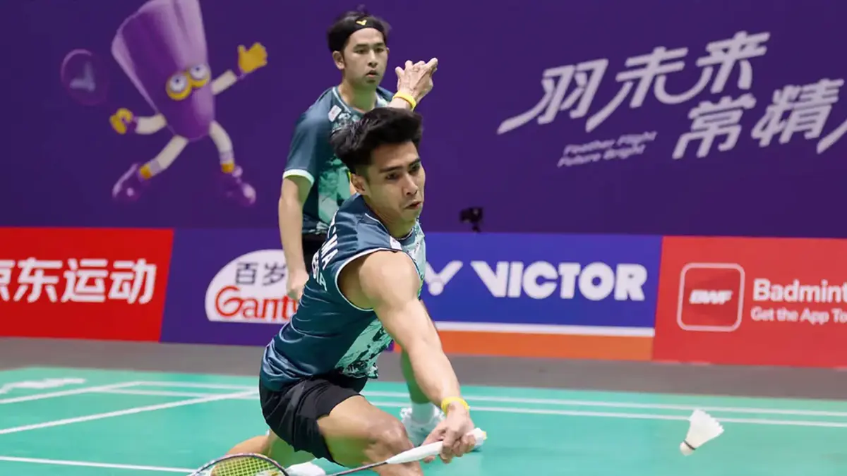 Sabar Karyaman Gutama/Moh Reza Pahlevi Isfahani gagal melangkah ke perempatfinal setelah kalah dua gim 18-21, 12-21 atas ganda Inggris, Ben Lane/Sean Vendy.