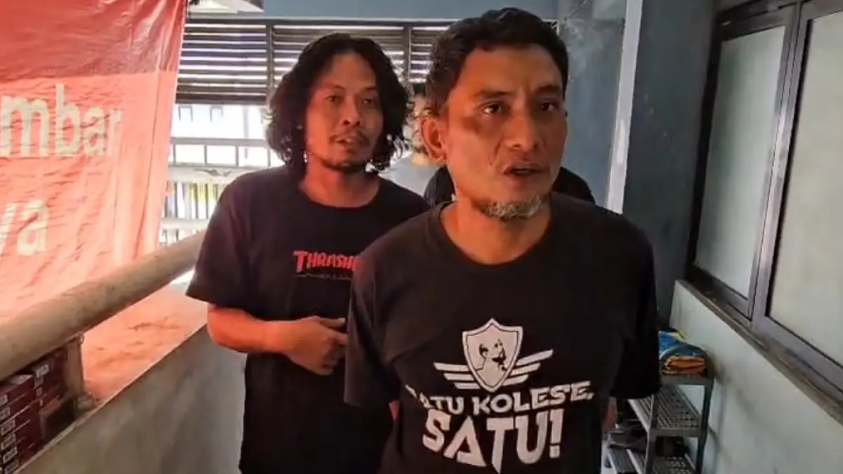 Tampang pelaku jalan di depan dengan tangan terikat saat ditangkap anggota Satreskrim Polrestabes Semarang 