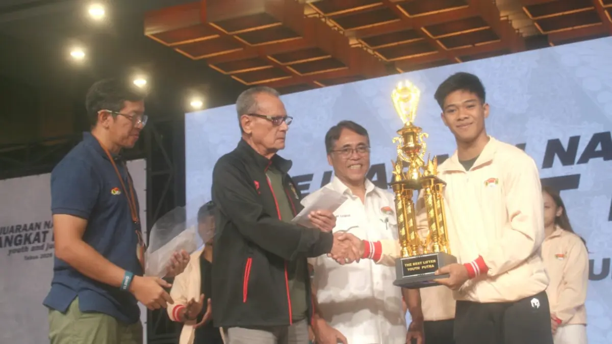 Raihan Adesta Putra dan Arsya Dewi Saputera The Best Lifter Remaja di Kejurnas Angkat Besi Remaja dan Yunior Pupuk Indonesia 2026