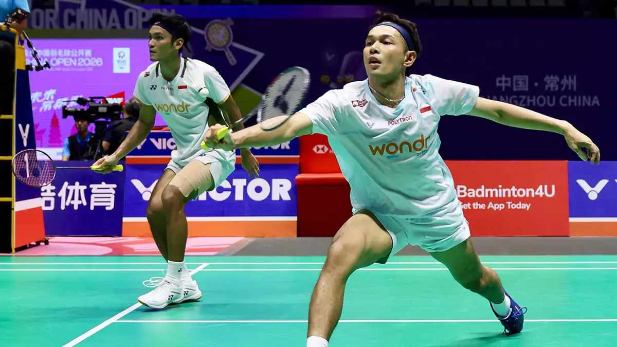 Fajar Alfian/Muhammad Shohibul Fikri sukses mempertahankan gelar China Open 2026 setelah mengalahkan unggulan pertama Kim Won Ho/Seo Seung Jae (Korea Selatan) lewat pertarungan tiga gim 16-21, 21-19, 21-19.
