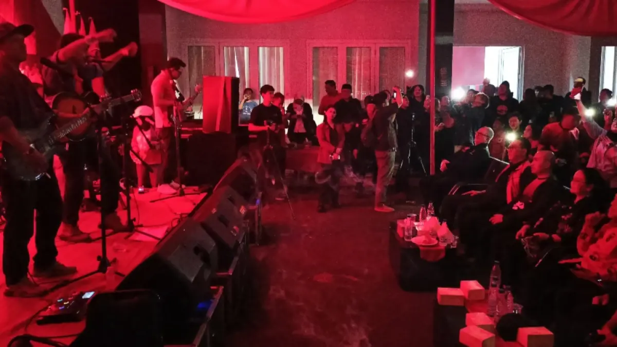 REFLEKSI DEMOKRASI : Wali Kota Semarang, Agustina Wilujeng bersama ketua DPC PDI-Perjuangan Kota Semarang, Endro Dwi Cahyono ketika menghadiri refleksi Kudatuli.