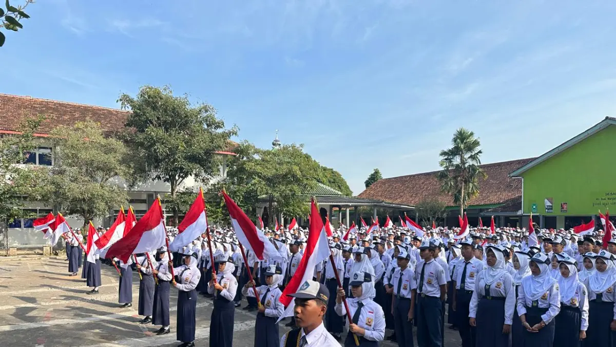 Ribuan siswa SMP Negeri 2 Ungaran ikuti apel di halaman SMP Negeri 2 Ungaran.