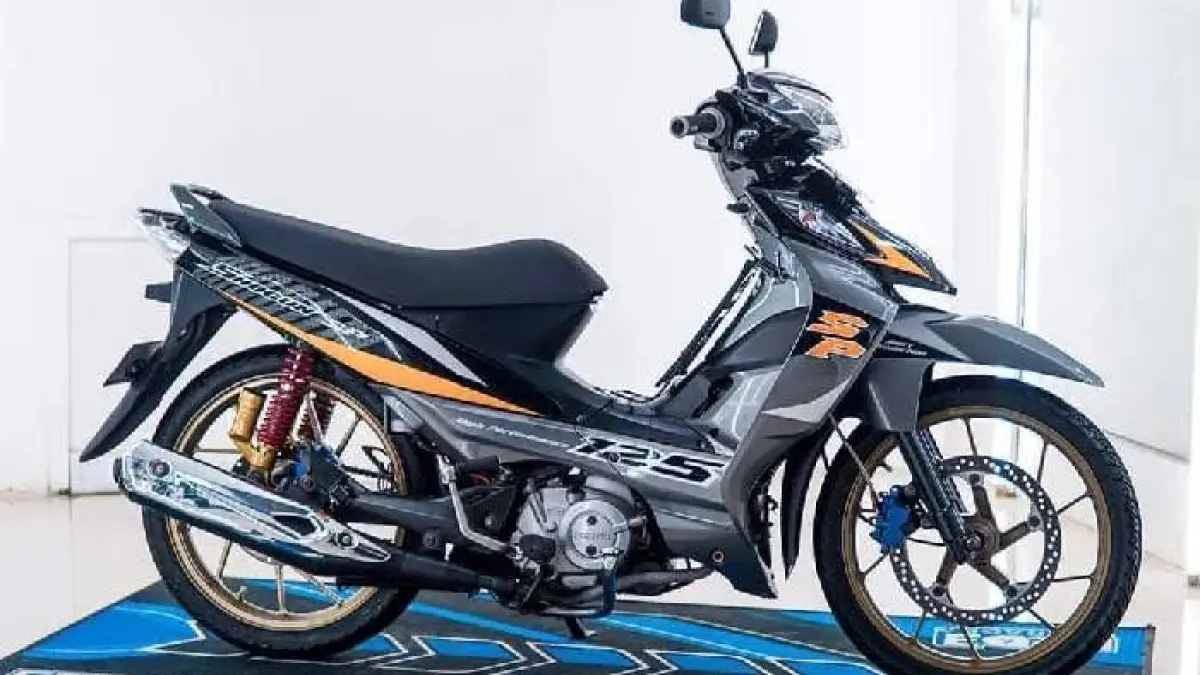 Sempat merajai jalanan Indonesia, Suzuki Shogun akhirnya tumbang, tak mampu melawan invasi motor matic. (Ist)