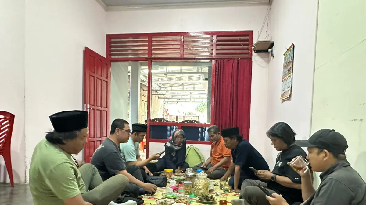 Warga Dusun Wates Desa Wates Kecamatan Getasan Kabupaten Semarang saat open house tradisi saparan.&nbsp;