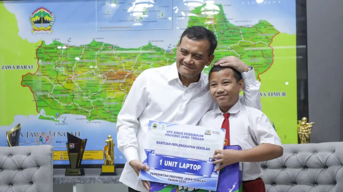 Gubernur Jawa Tengah Ahmad Luthfi memberikan apresiasi kepada Ibrahim Al Abrar, siswa SD Negeri 3 Genengsari, Kecamatan Kemusu, Kabupaten Boyolali. (ist)