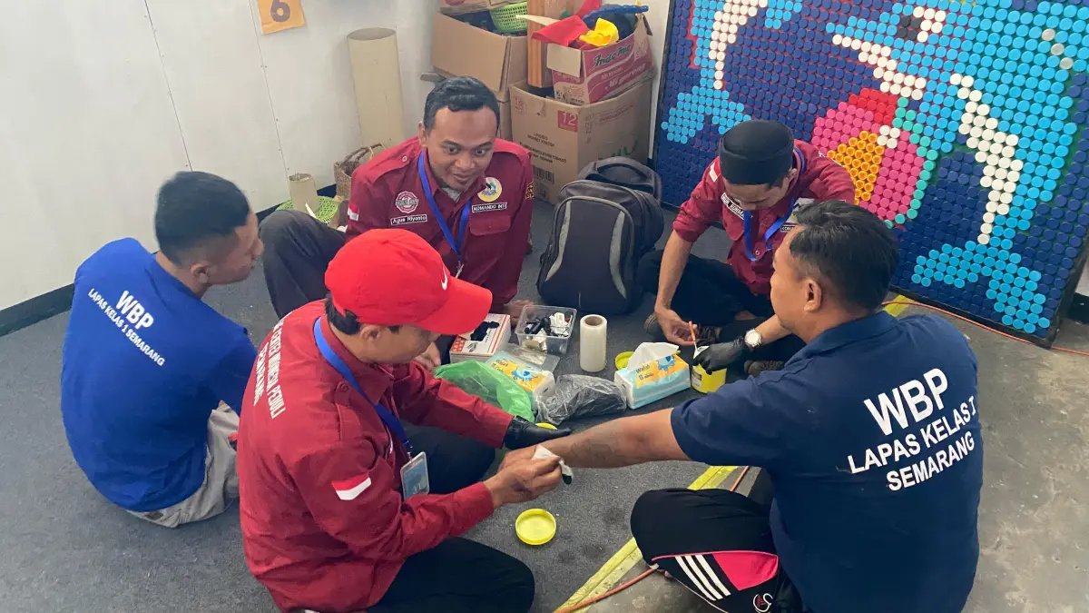 Lembaga Mualaf Center Indonesia menghapus tato napi Lapas Semarang, Rabu (29/7/2026). 