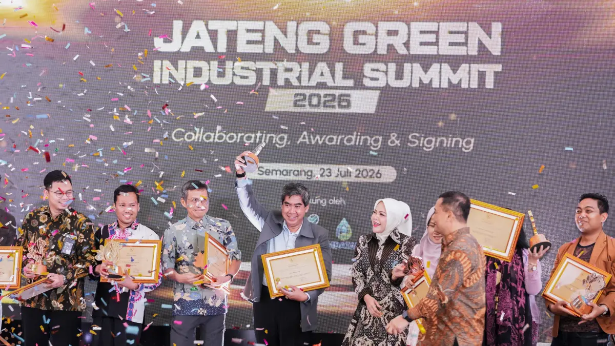 PT Semen Gresik meraih Peringkat 2 Kategori Industri Besar dan Menengah dengan Transformasi Menuju Industri Hijau Terbaik se-Jawa Tengah dalam ajang Jateng Green Industrial Summit 2026 di Semarang, Kamis (23/7).