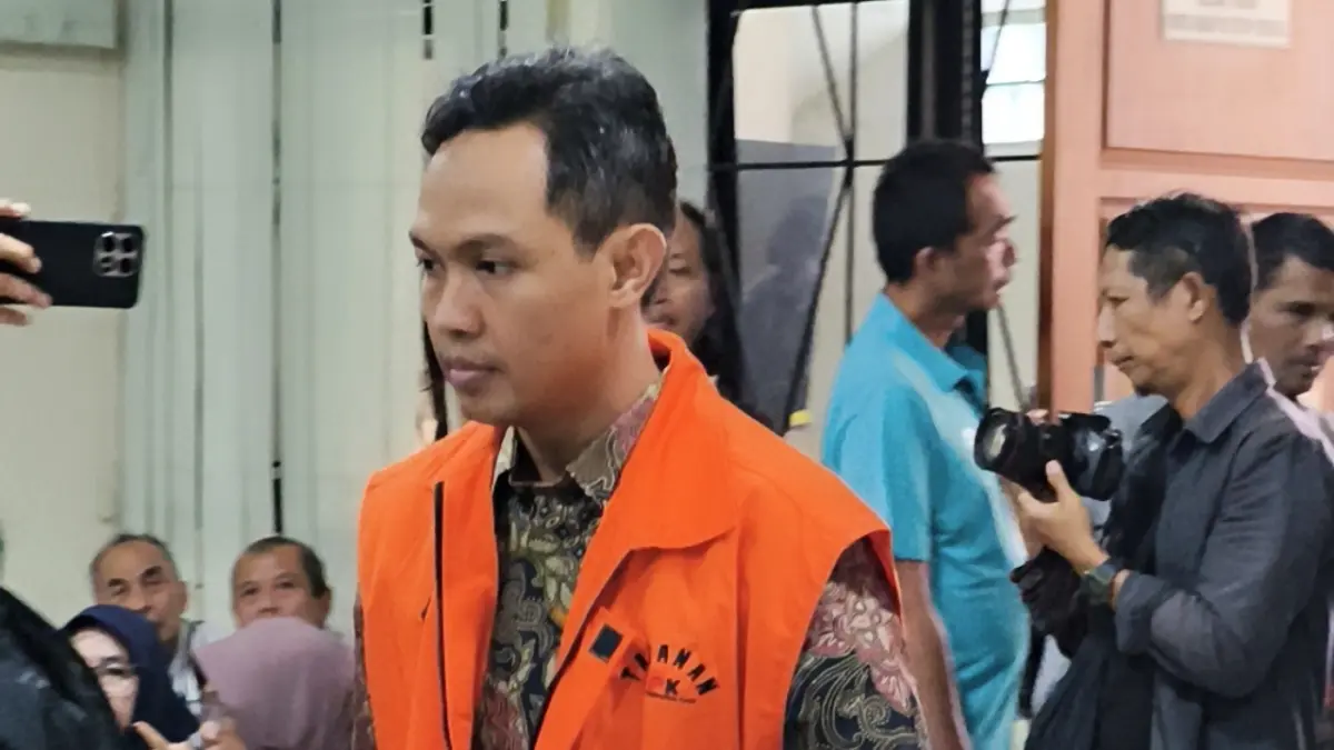 Bupati Cilacap nonaktif Syamsul Auliya menjalani sidang perdana di Pengadilan Tipikor Semarang, Jumat (31/7/2026).
