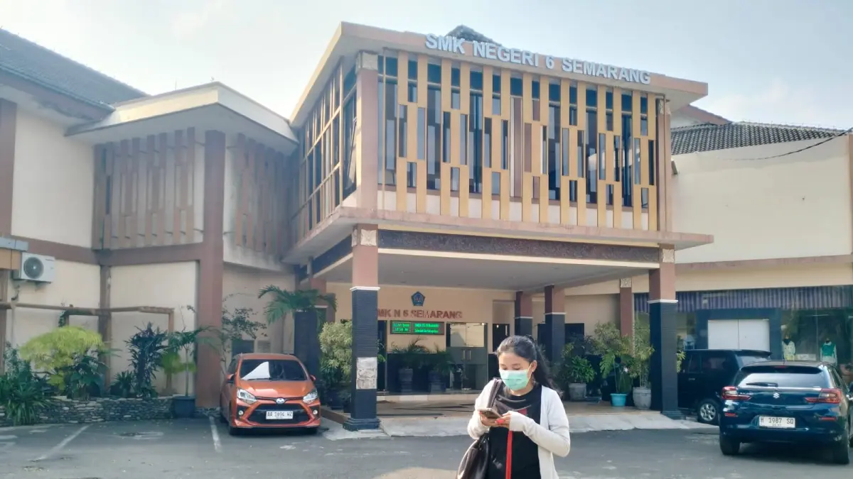 Suasana SMKN 6 Semarang pasca tumbang keracunan MBG, Jumat (31/7) siang. FIGUR RONGGO WASSALIM/JAWA POS RADAR SEMARANG&nbsp;