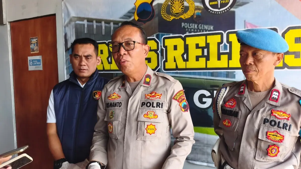 Kapolsek Genuk Kompol Rismanto bersama Kanitreskrim Polsek Genuk, saat memberikan keterangan 