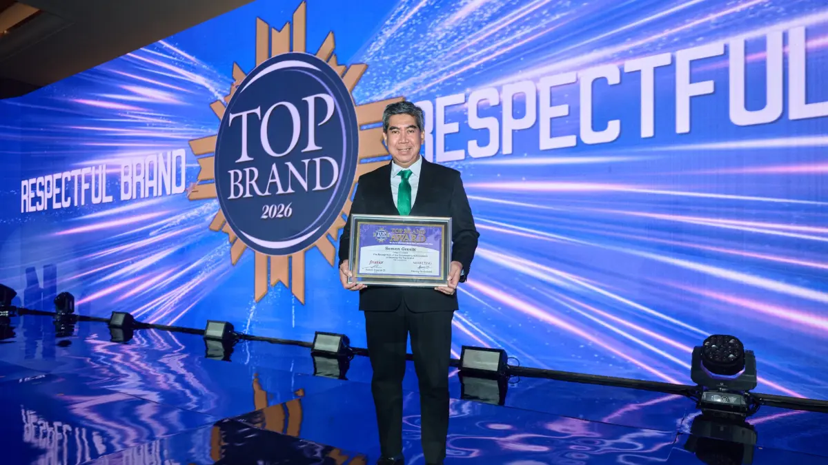 Direktur Utama PT Semen Gresik, Gatot Mardiana, menerima penghargaan TOP BRAND AWARDS 2026 dengan predikat ‘The Recognition of The Outstanding Achievement in Building The Top Brand’ di Hotel Mulia Senayan, Jakarta (29/7).