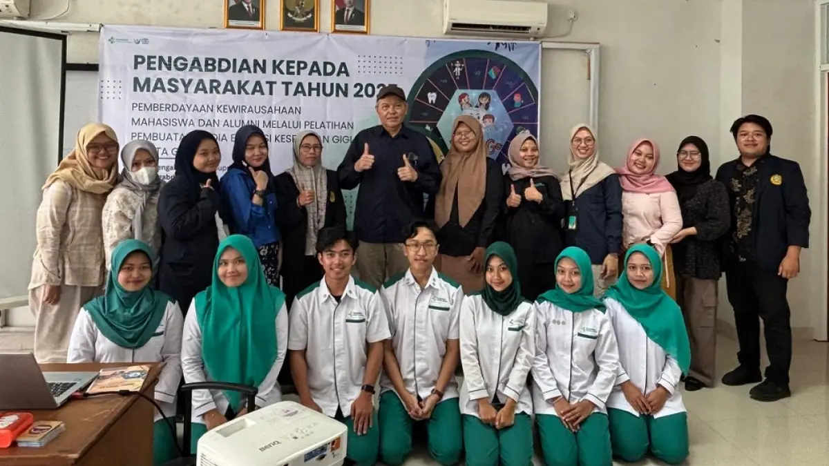 Dosen dan mahasiswa Program Pascasarjana Poltekkes Kemenkes Semarang yang menggelar kegiatan Pengabdian kepada Masyarakat (Pengabmas) di SD Negeri Srondol Wetan 02 Semarang yang diketuai Dr.drg. Supriyana, M.Pd., Rabu (5/8/2026)