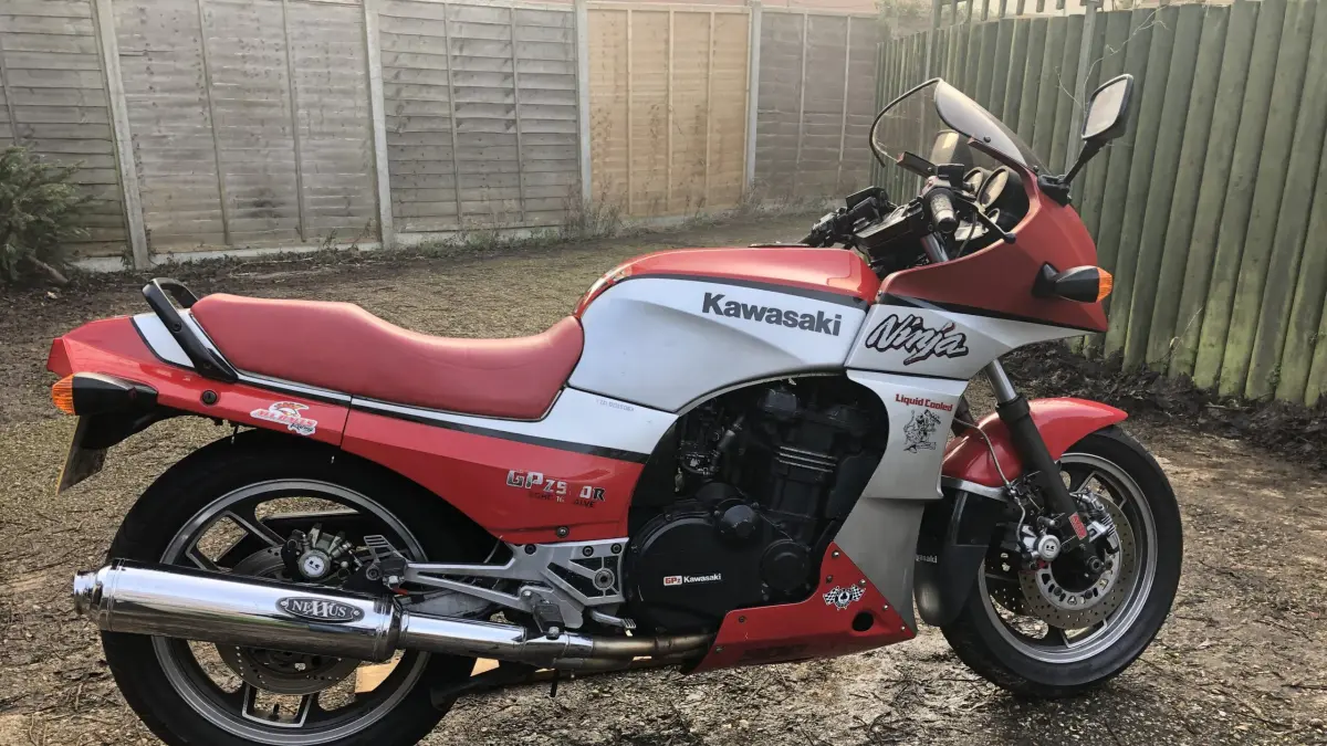 Kesuksesan GPZ900R menjadi fondasi lahirnya berbagai model legendaris Kawasaki Ninja, mulai dari Ninja 250, Ninja 650, ZX-6R, ZX-10R, hingga Ninja H2 yang mengusung teknologi supercharger. (Ist)