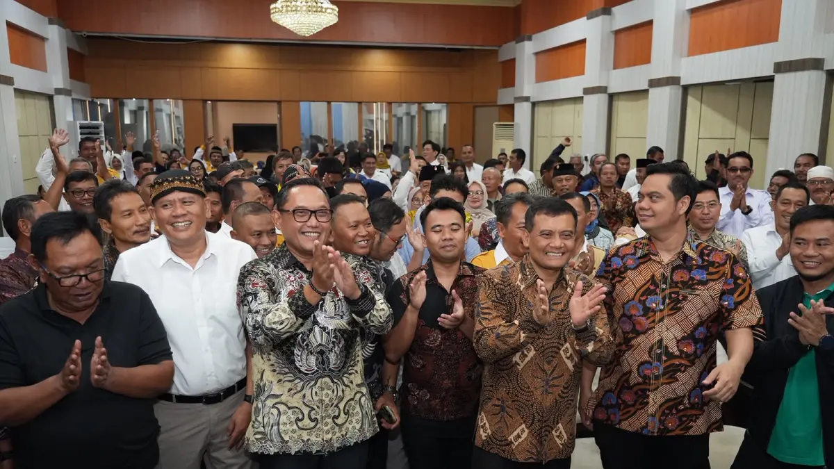 Gubernur Jateng Ahmad Lutfi disambut warga Jateng di Kaltim. (Wahibpribadi)