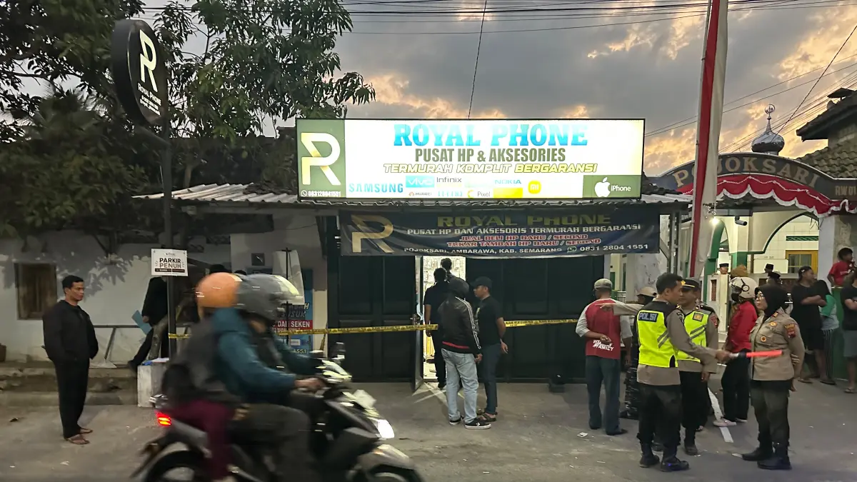 Konter telepon seluler Royal Phone yang berada di Kelurahan Pojoksari, Kecamatan Ambarawa diduga dirampok Kamis (6/8). 