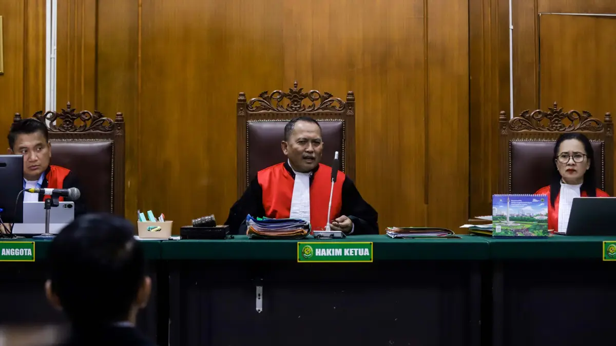 Sidang gugatan PT Java Fortis Corporindo terhadap mantan direkturnya, Nany Widjaja dalam sidang yang dipimpin ketua majelis hakim Teguh Santoso di Pengadilan Negeri Surabaya.&nbsp;(Jawa Pos)