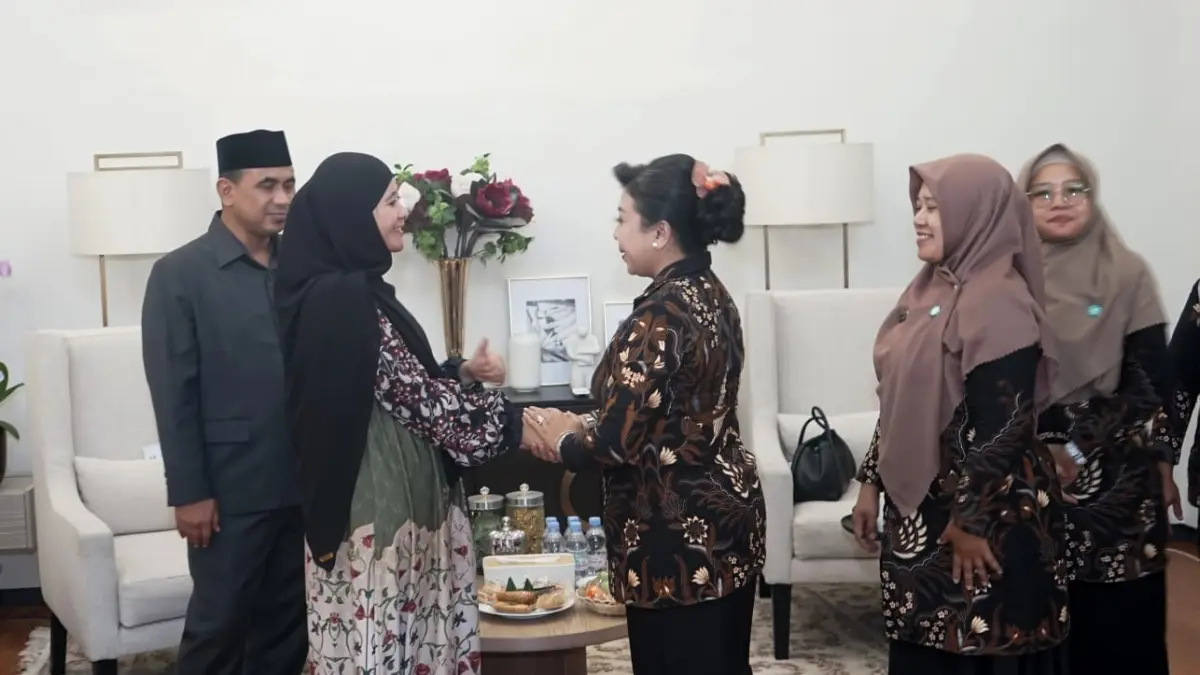 Ketua PKK Kota Salatiga Ny Retno Robby Hernawan saat bertemu Wagub