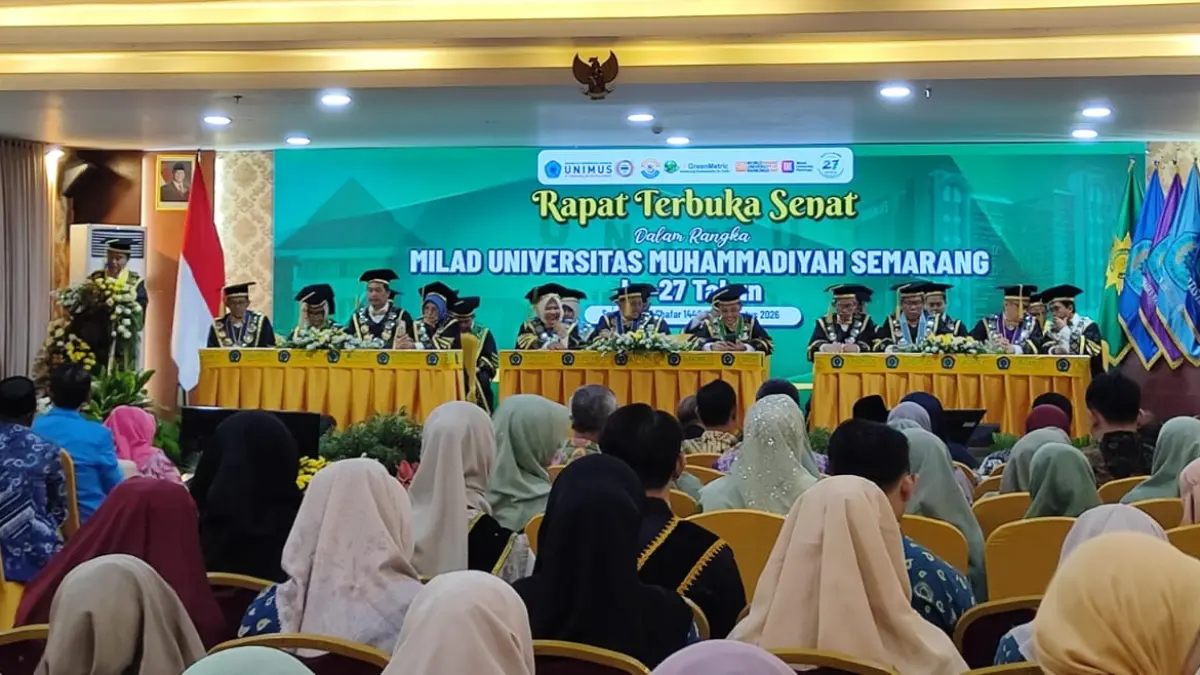 Rektor Unimus Prof Masrukhi memberikan paparan dalam acara Rapat Senat Terbuka Milad Universitas Muhammadiyah Semarang.